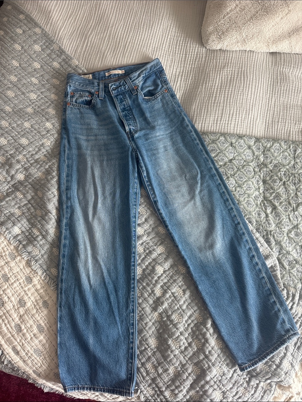 Levi’s! - Picture 4 of 4